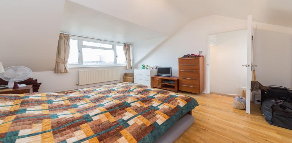 			PRIVATE ROOF TERRACE, 2 Bedroom, 1 bath, 1 reception Flat			 Gascony Avenue, WEST HAMPSTEAD
